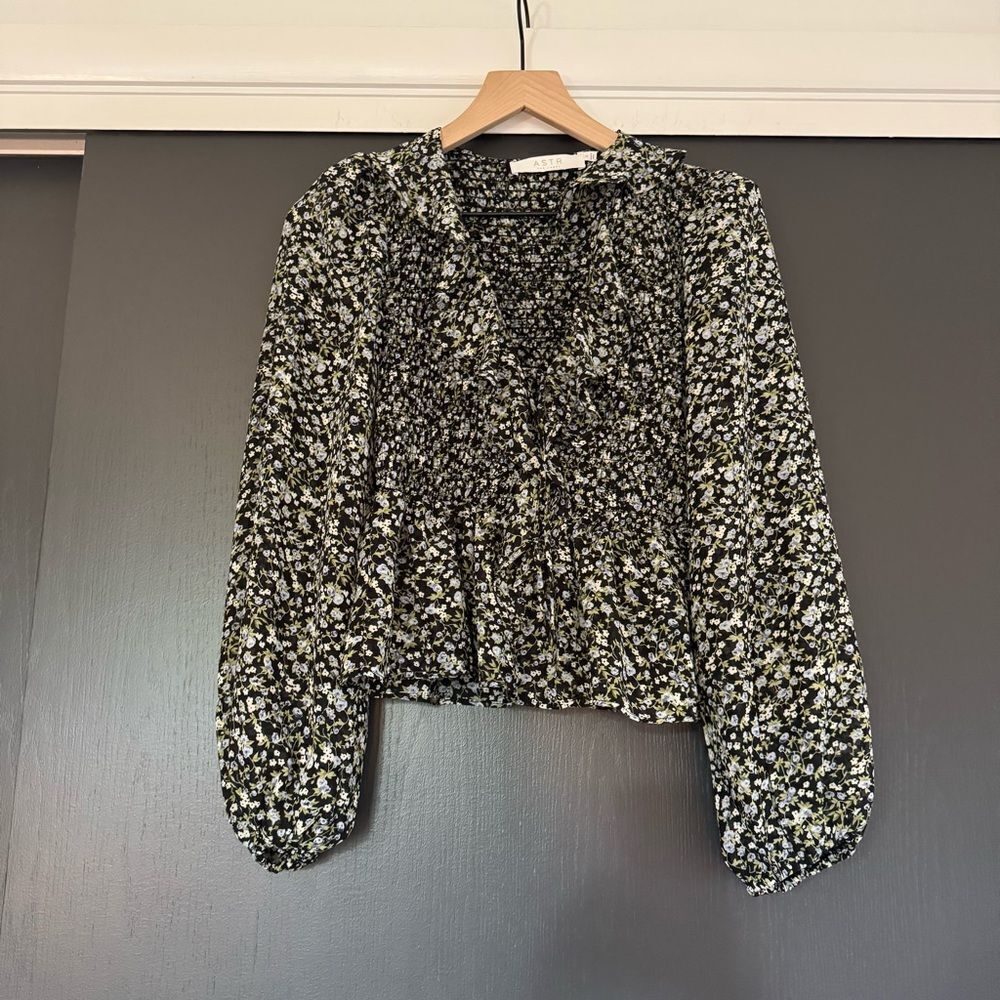 ASTR The Label Black Blue Ditsy Floral Peasant Preppy Chiffon Ruffle Top sz S